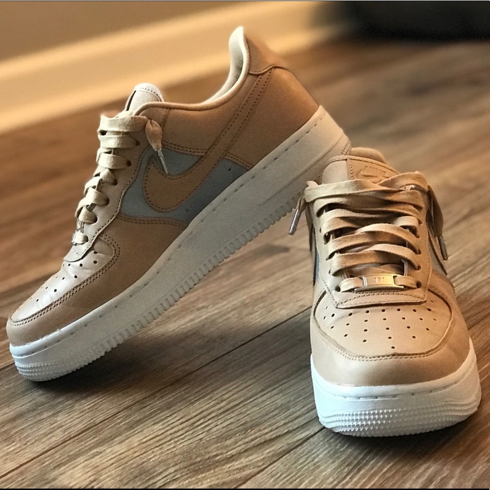 LIKE NEW Nike Air Air Force 1 ‘07 SE Premiuim sz 8